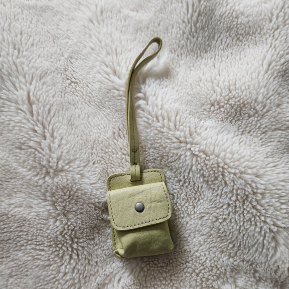 NWOT Free People Street Sounds Pod Clip - Picture 3 of 5